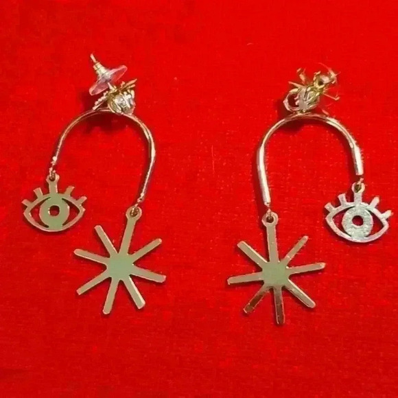 Eye and Star Earrings - Picture 1 of 2
